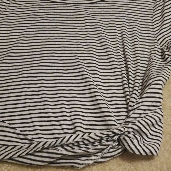 Comfy crop top!!!! - Picture 3 of 3